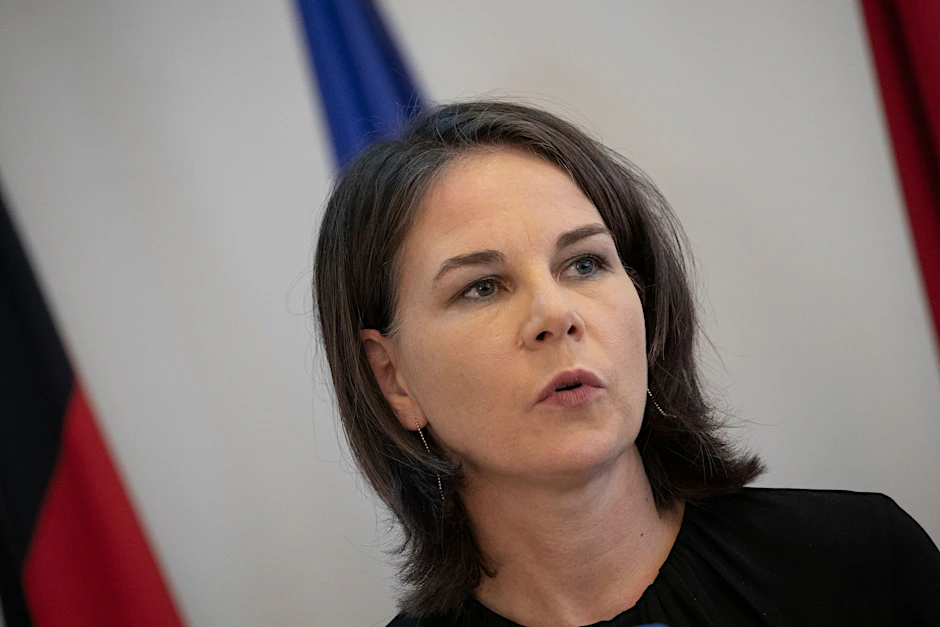 «Nie wieder ist jetzt», schreibt Außenministerin Annalena Baerbock (Grüne) bei X zum versuchten Anschlag auf eine Synagoge in Berlin.  