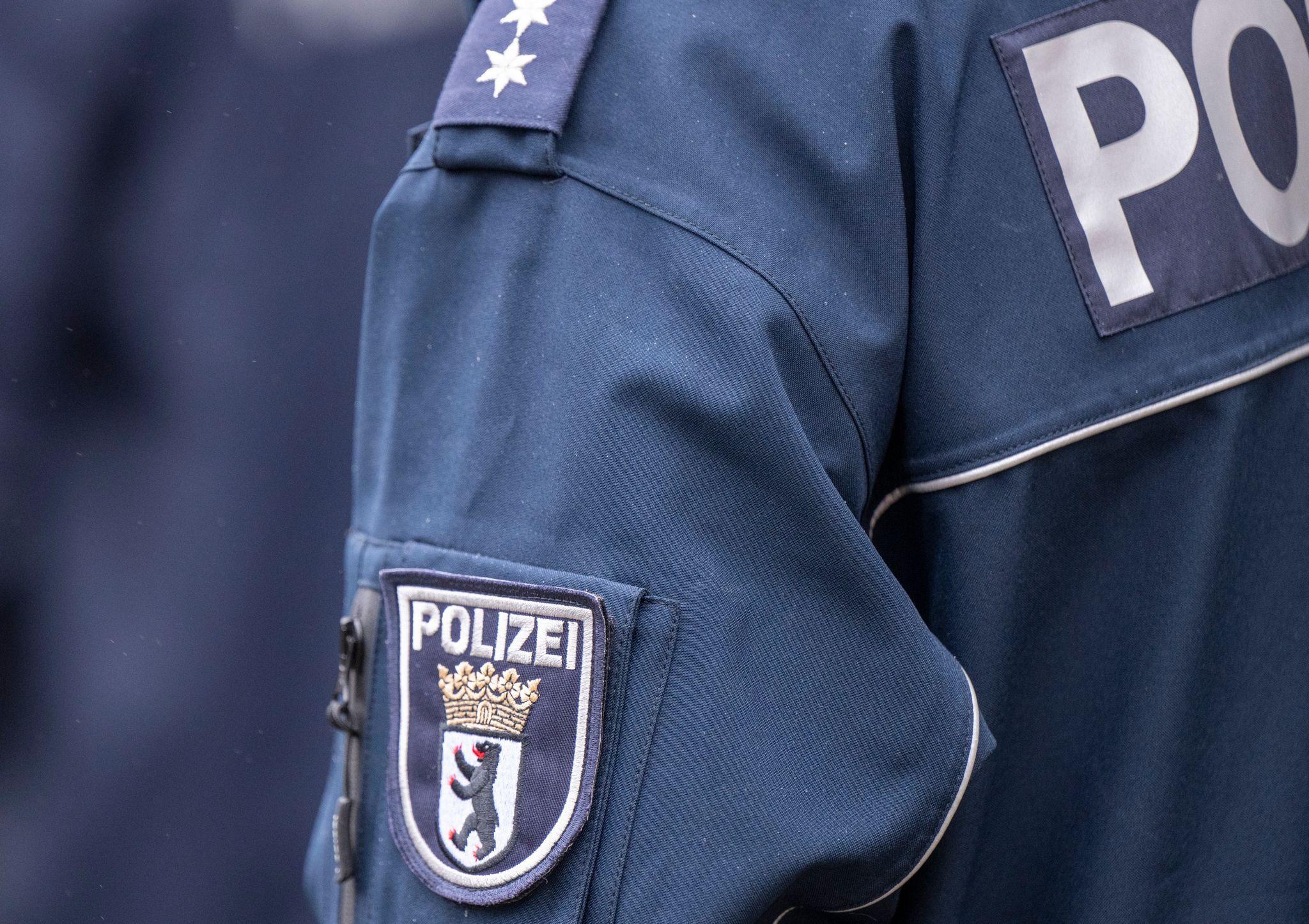 Polizeieinsatz in Neukölln: 24-Jähriger bedroht Menschen mit Schusswaffe in einem Geschäft