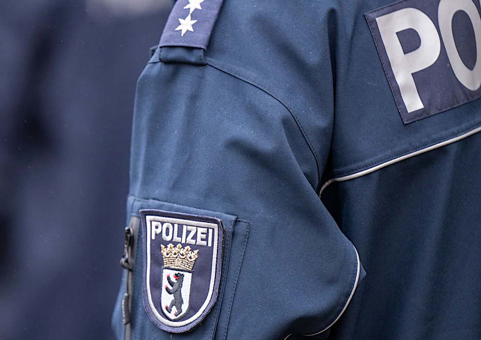 Die Polizei beschlagnahmte die Schusswaffe des 24-Jährigen in einem Neuköllner Geschäft.