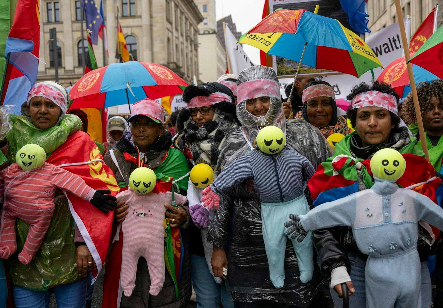 Participants in the demonstration organized by the Central Council of Eritreans in Germany carry rag dolls.