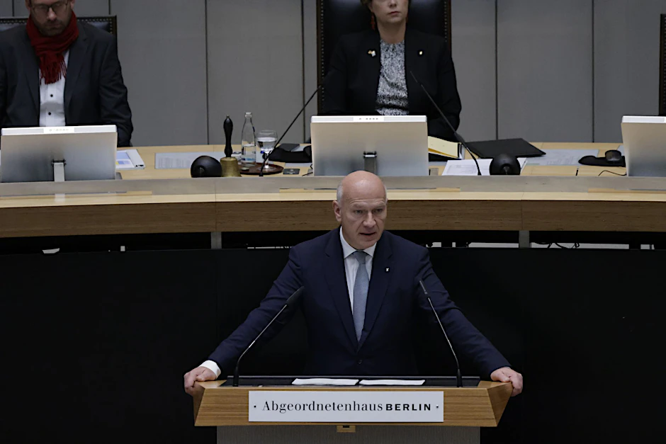 Kai Wegner (CDU), Regierender Bürgermeister von Berlin, hält eine  Regierungserklärung.  