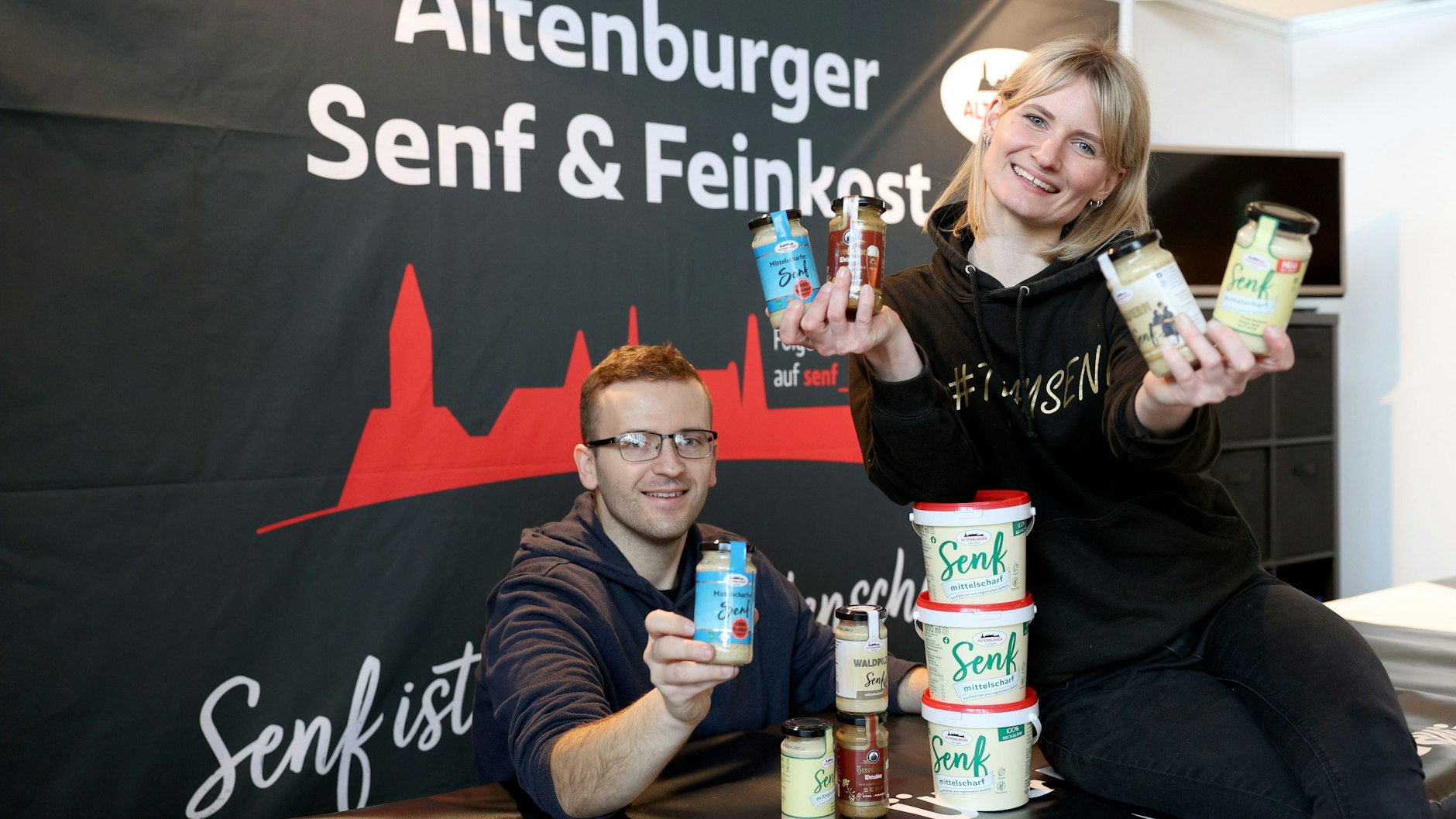 Bei der Ostpro auf der Trabrennbahn Karlshorst sind wieder viele Anbieter dabei, auch die Hersteller von Altenburger Senf.