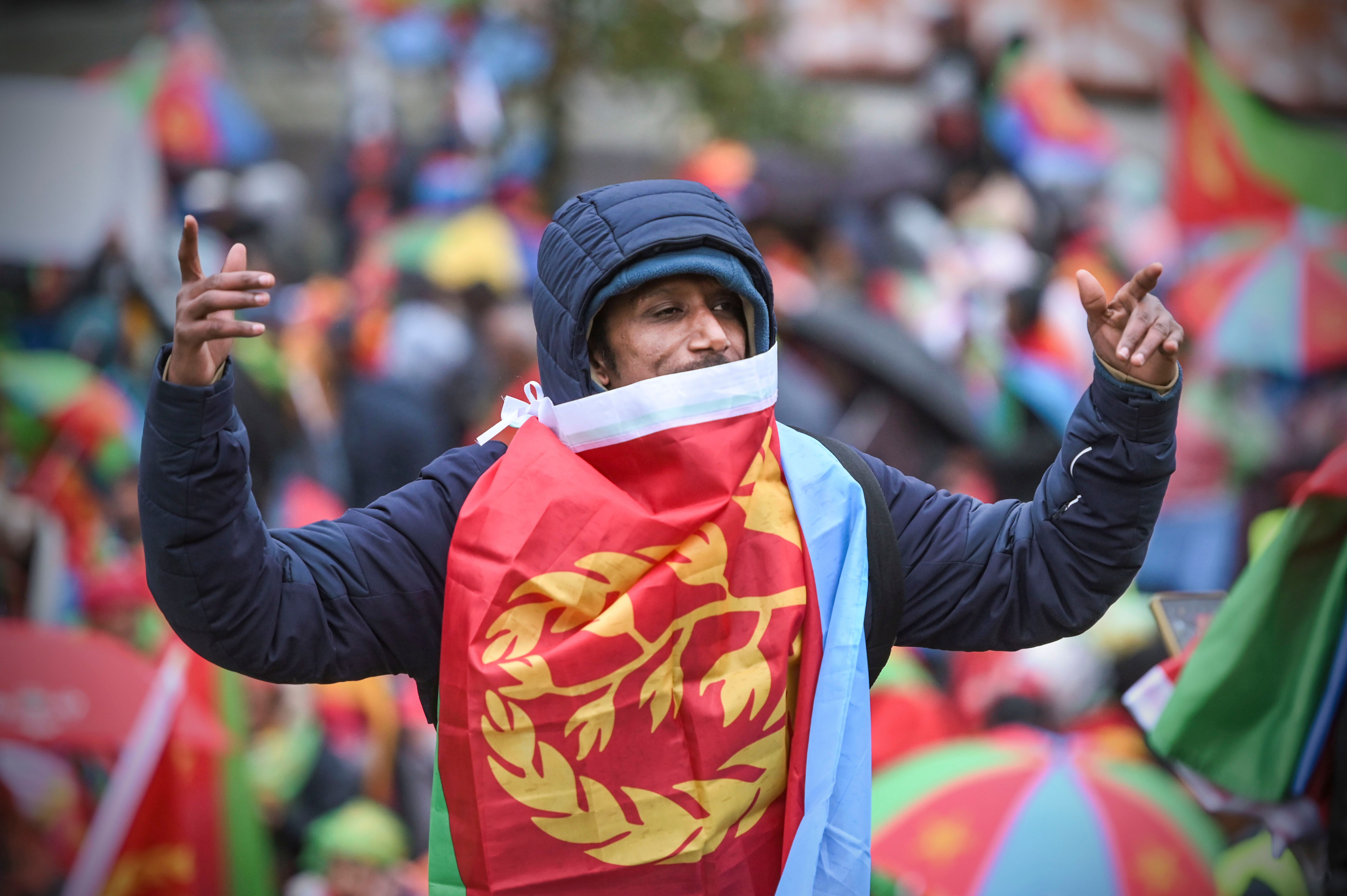 Eritrea-Demo in Berlin fordert nach Krawallen: „Stop! Gewalt gegen Polizei!“