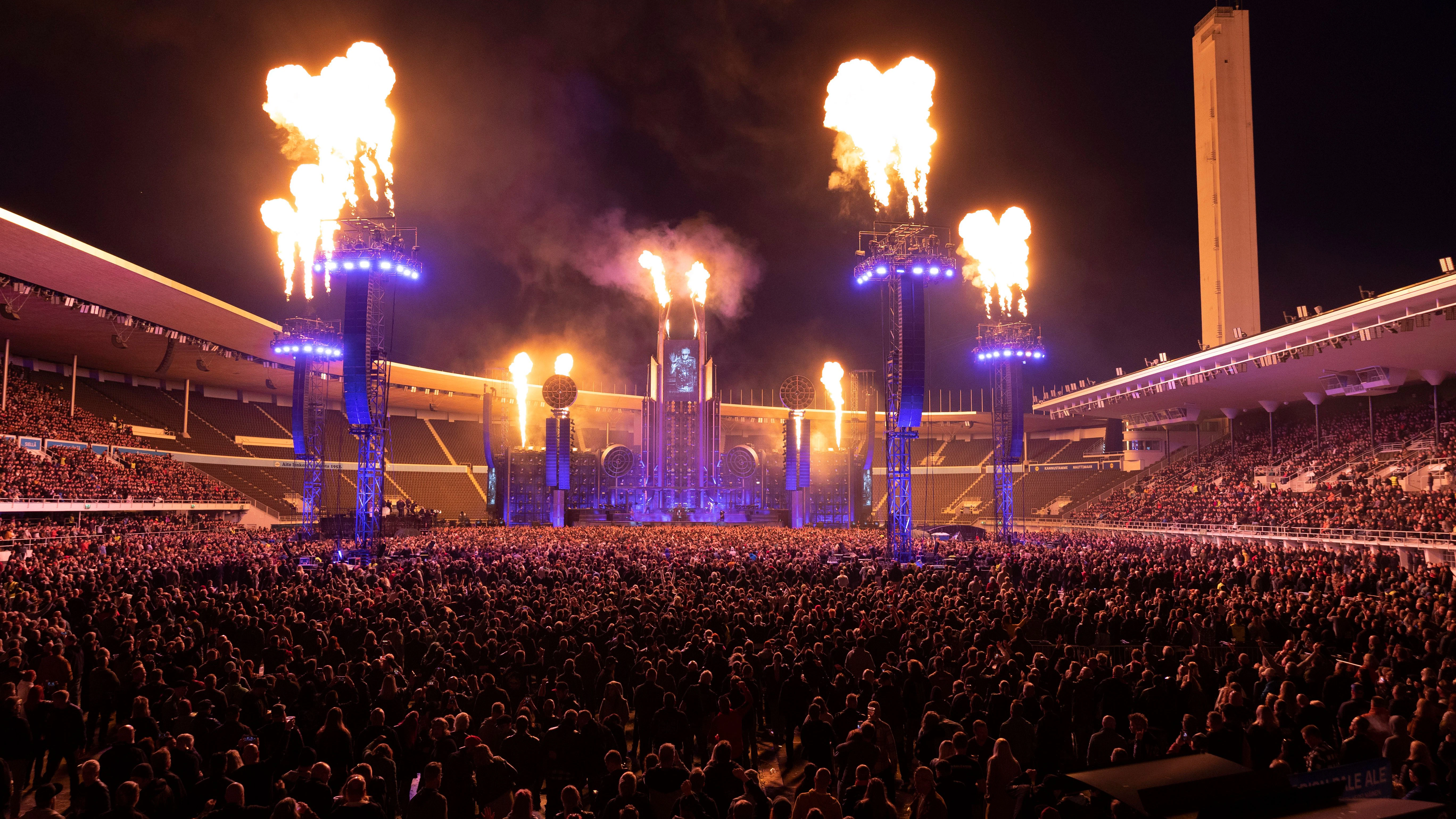 Fans rätseln schon jetzt, ob Rammstein 2024 noch einmal die gleiche Show auf die Bühne bringt – oder ob Till Lindemann und Co. das Publikum überraschen werden.