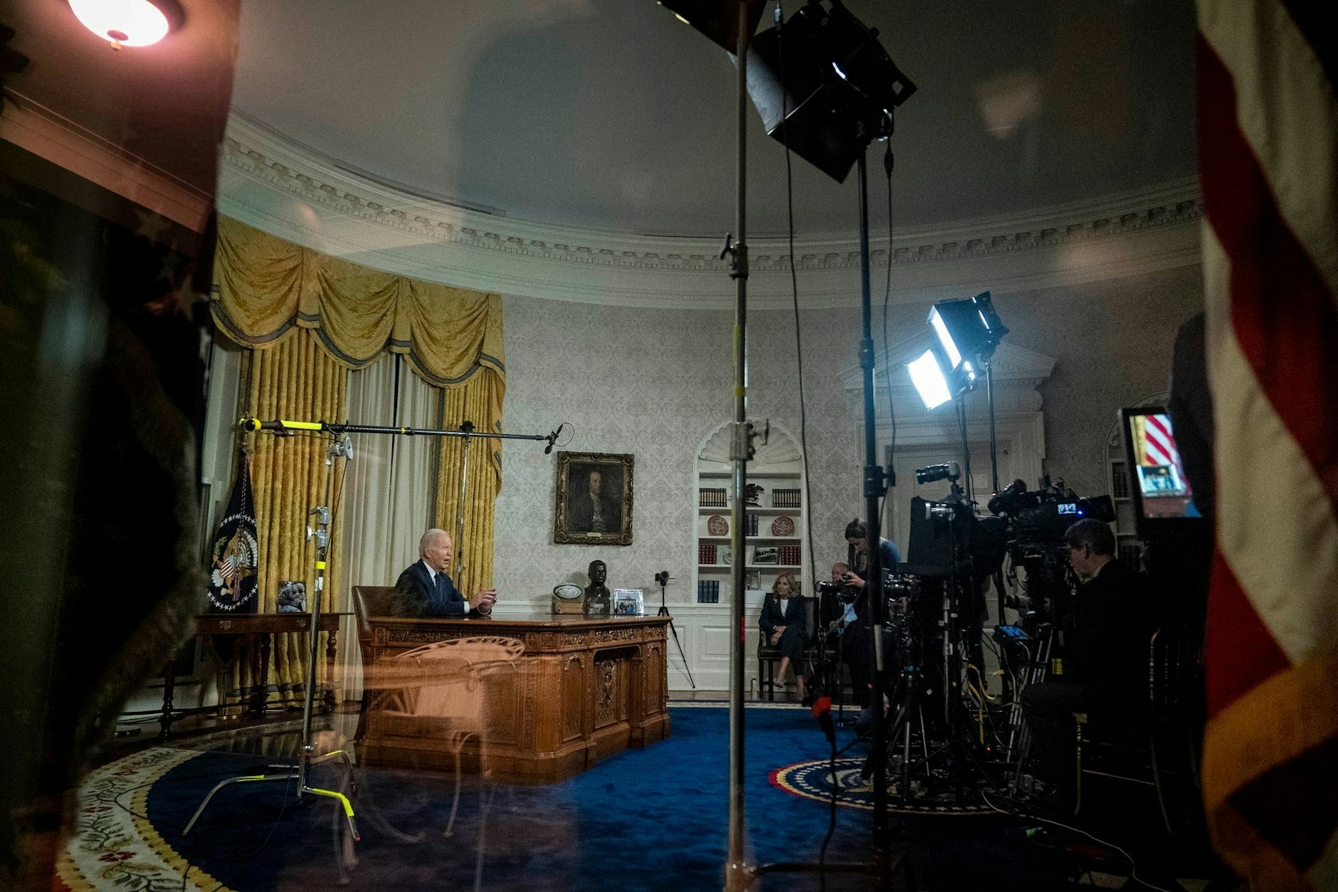 Angesichts der Kriege im Nahen Osten und in der Ukraine wendet sich US-Präsident Joe Biden aus dem Oval Office an die Nation.  
