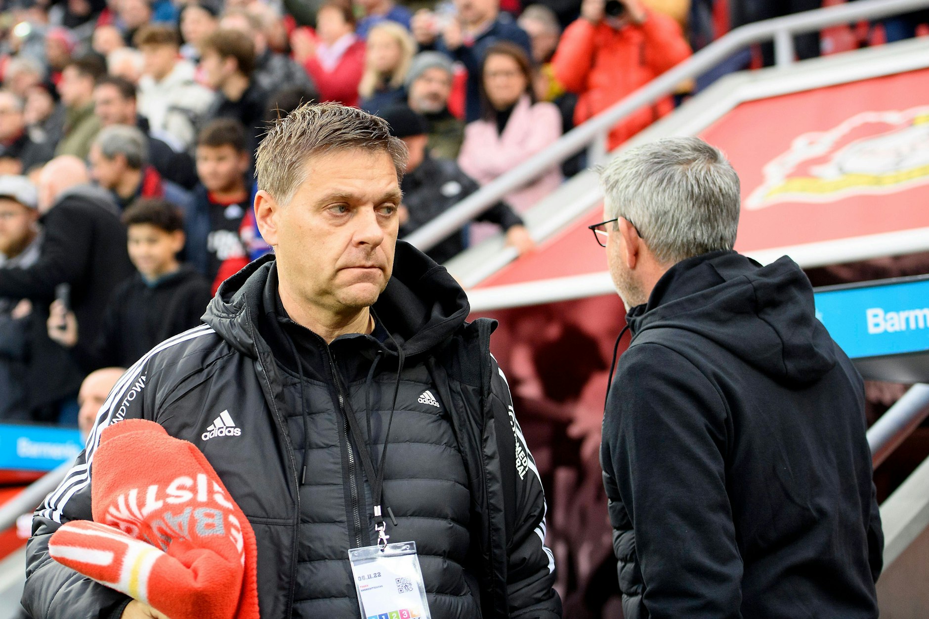 Sieht nur so aus: Union-Manager Oliver Ruhnert kehrt nicht von Trainer Urs Fischer (r.) ab, stärkt dem Schweizer vielmehr den Rücken.