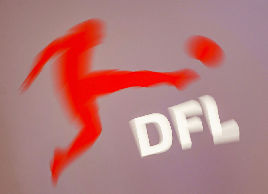 ARCHIV - Die DFL hat alle 36 Profi-Clubs für mögliche antisemitische Protestaktionen sensibilisiert.  