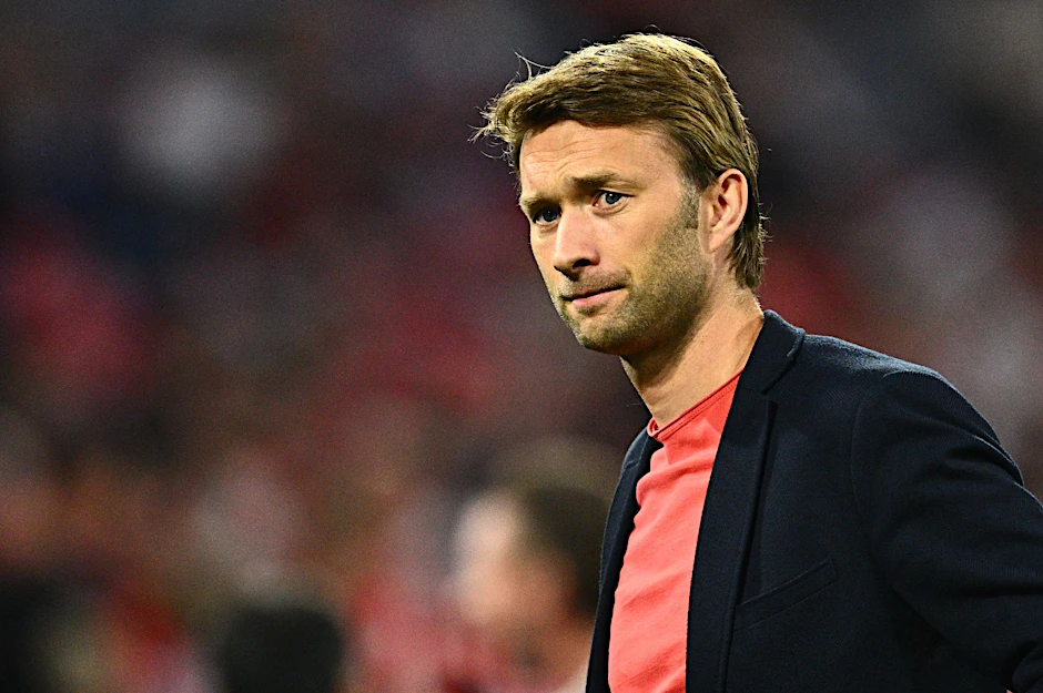 ARCHIV - Glaubt diesmal nicht an einen sportlichen Einbruch bei Bayer Leverkusen: Sportchef Simon Rolfes.  