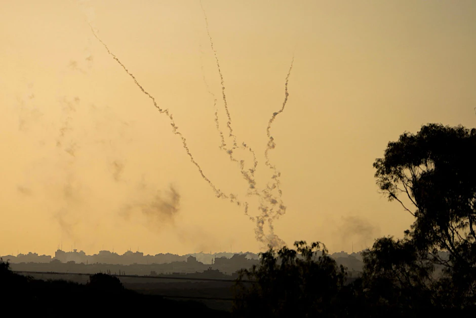 Raketen werden aus dem Gazastreifen auf Israel abgefeuert.  
