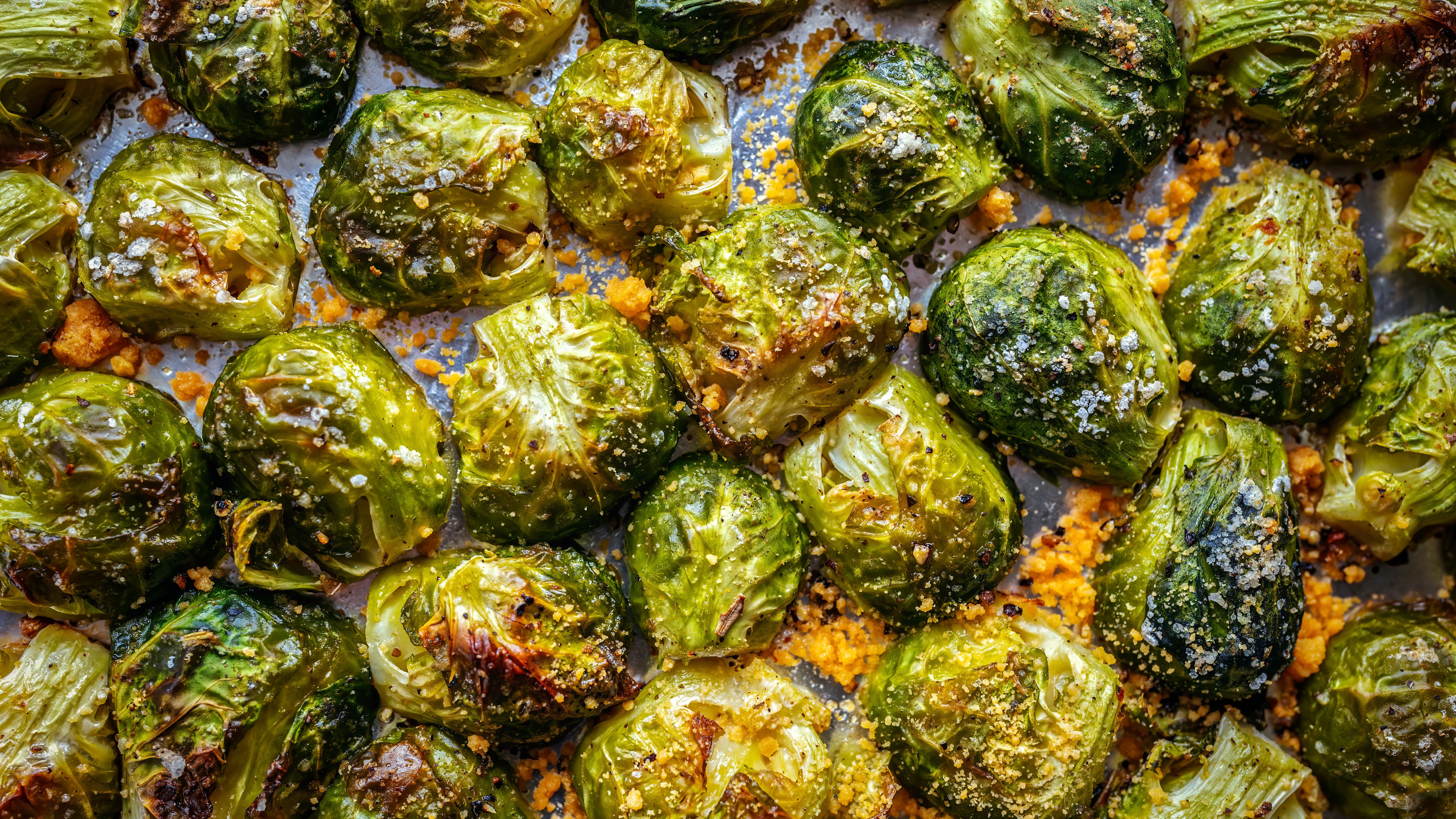 Lecker und würzig: Diesen Rosenkohl aus dem Backofen müssen sie unbedingt probieren!