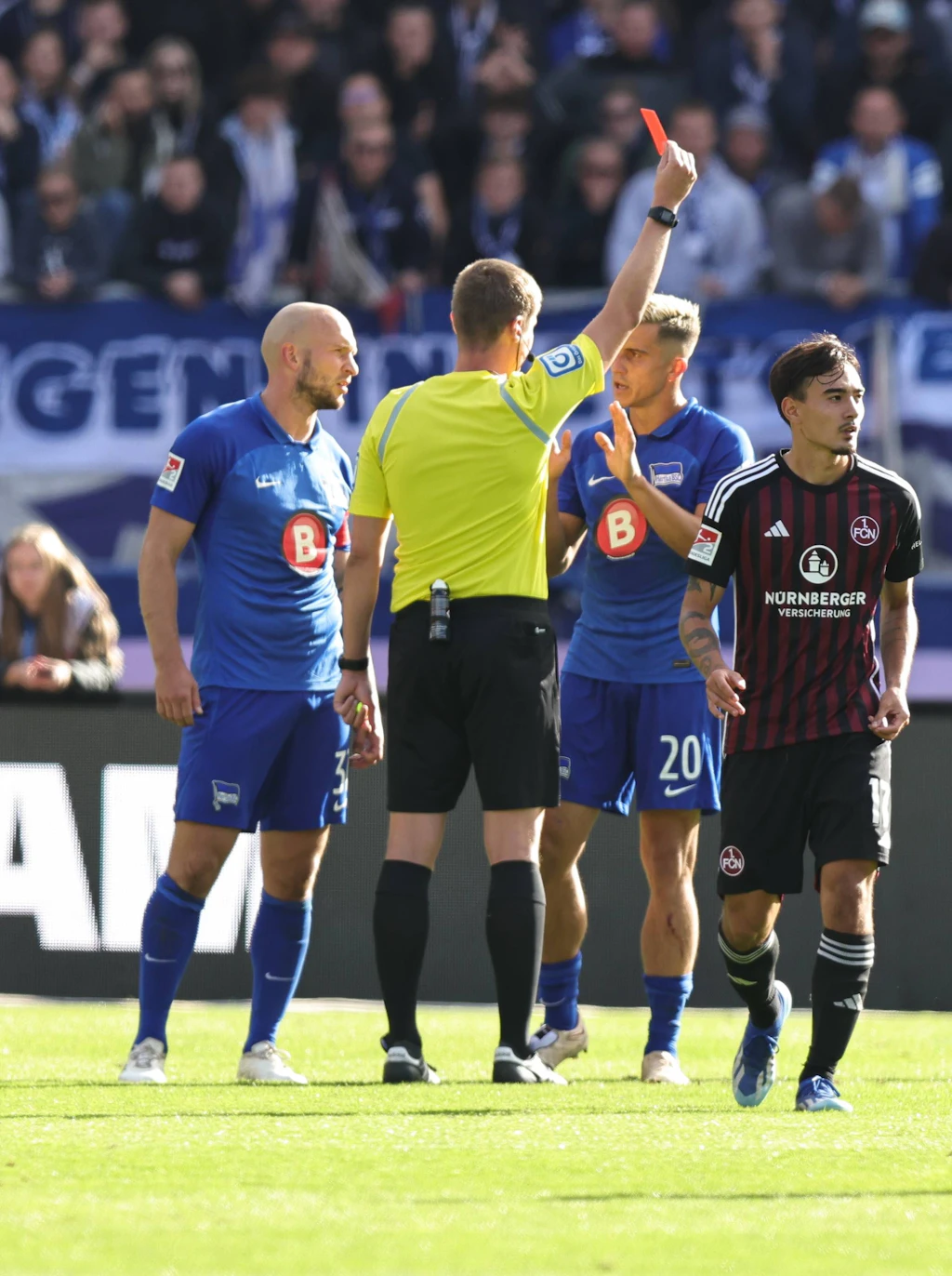 Hertha BSC schießt sich selbst ab: Rot für Kempf, Eigentor von Leistner