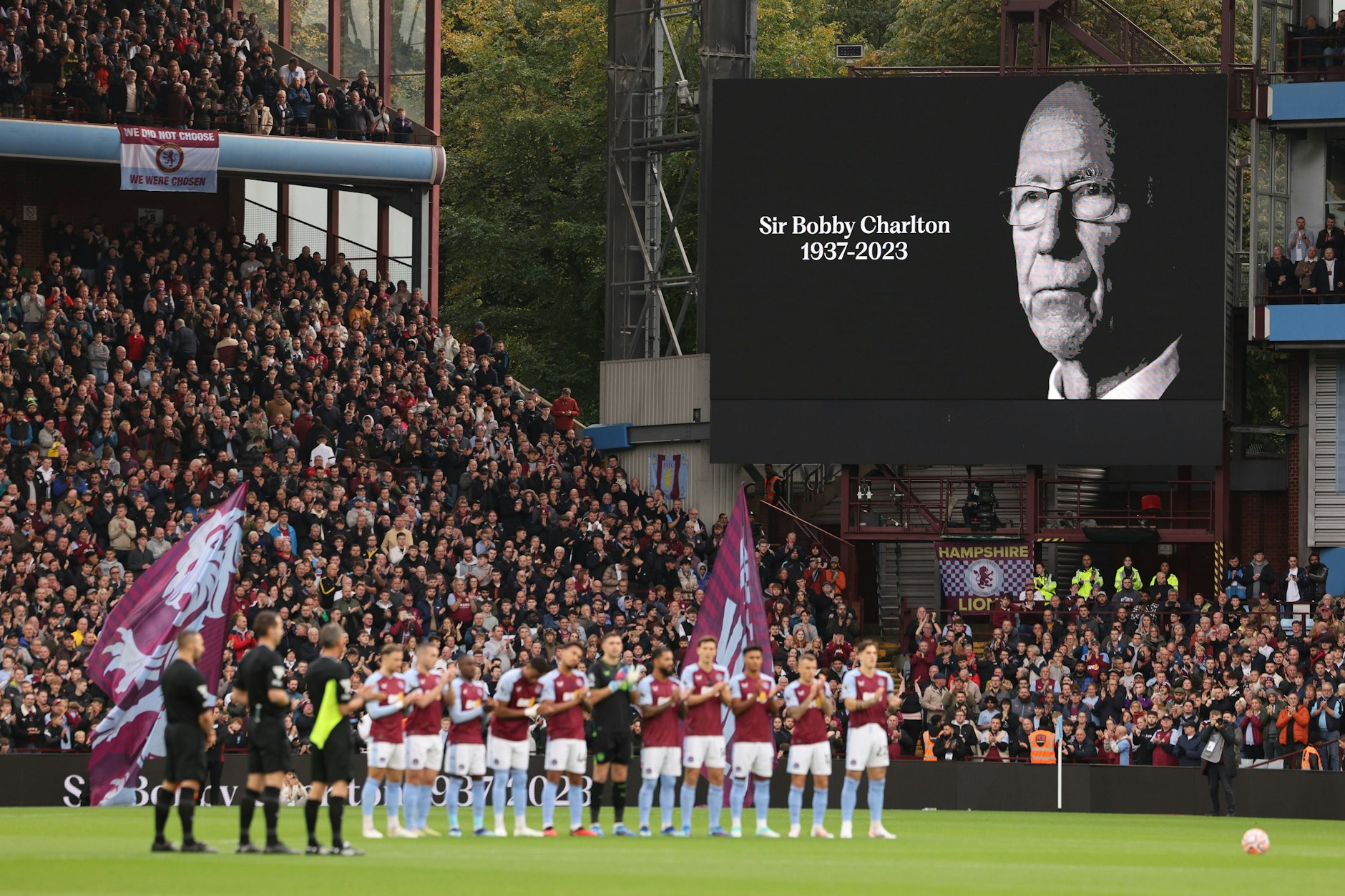 Ganz England trauert: An Sir Bobby Charlton wurde bei jeden Premier-League-Spiel am vergangenen Wochenende gedacht. 