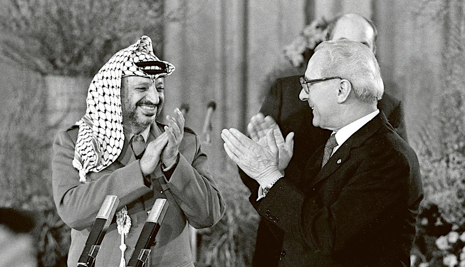 Staatsratsvorsitzender Erich Honecker (r.) empfängt am 9. März 1982 PLO-Chef Jassir Arafat.