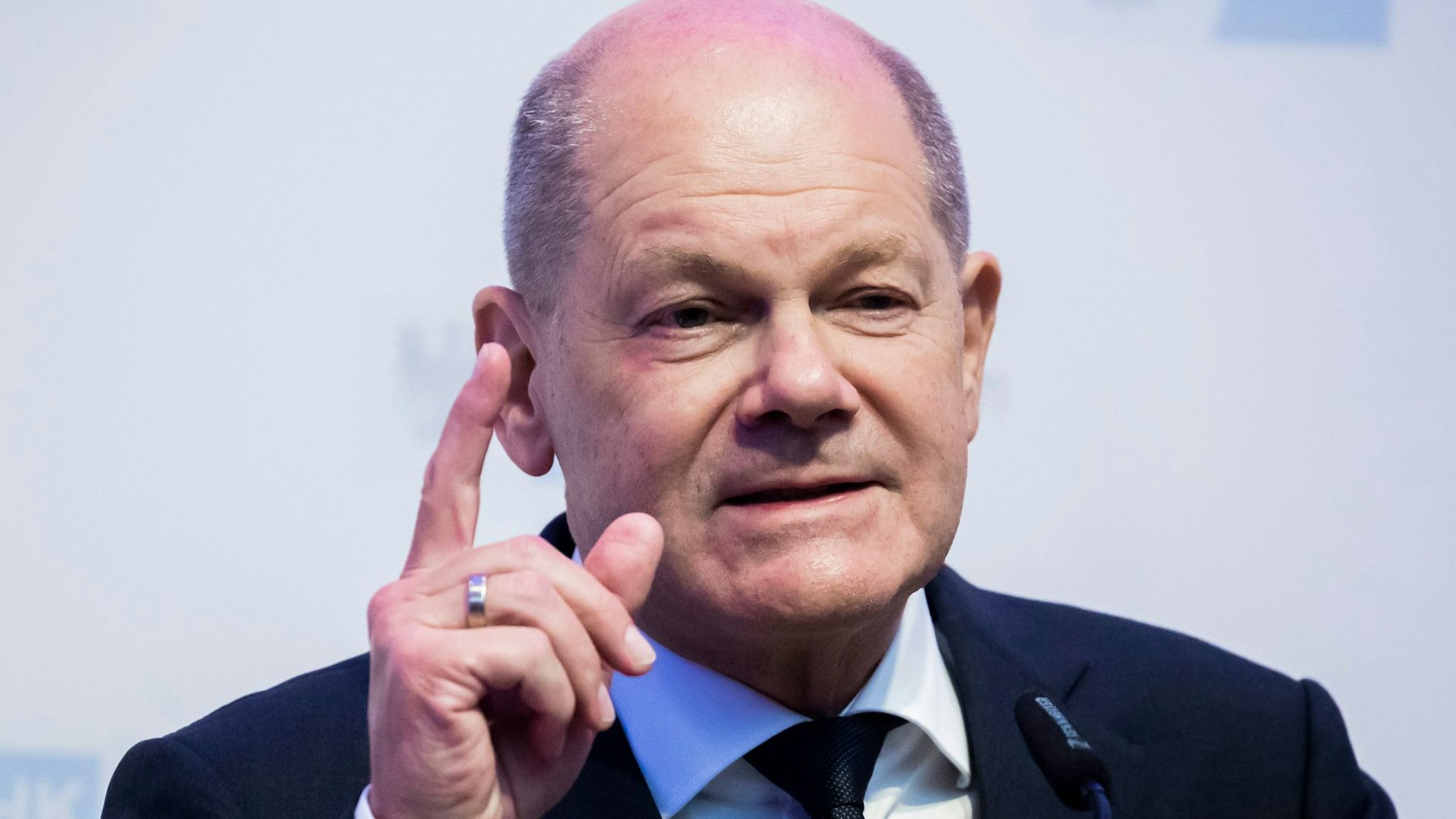 Olaf Scholz will Abschiebungen „im großen Stil“: Wirbel um Vorstoß – und was er bedeuten würde