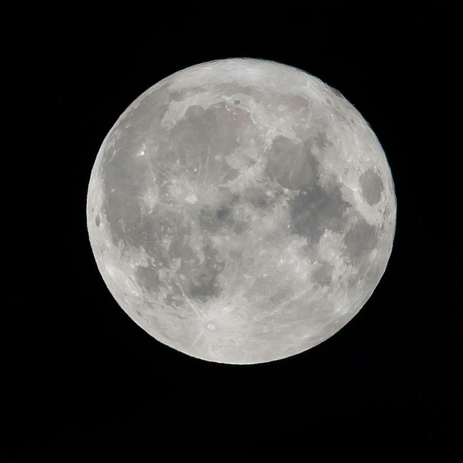 Mond ist 40 Millionen Jahre älter als gedacht - mindestens 4,46 Milliarden Jahre