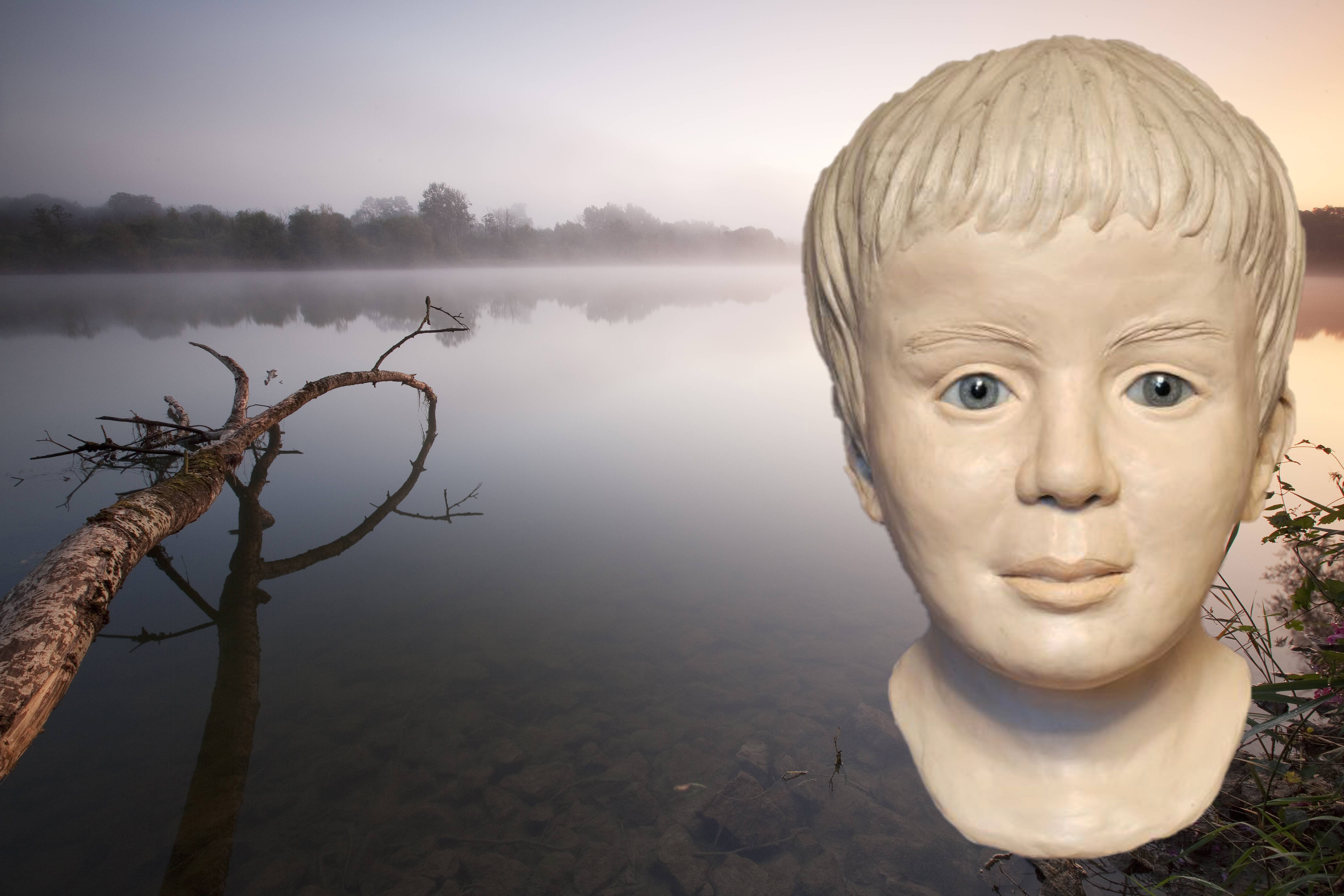 Image - Kind mit Pflasterstein im Fluss versenkt: Wer kennt diesen Jungen?