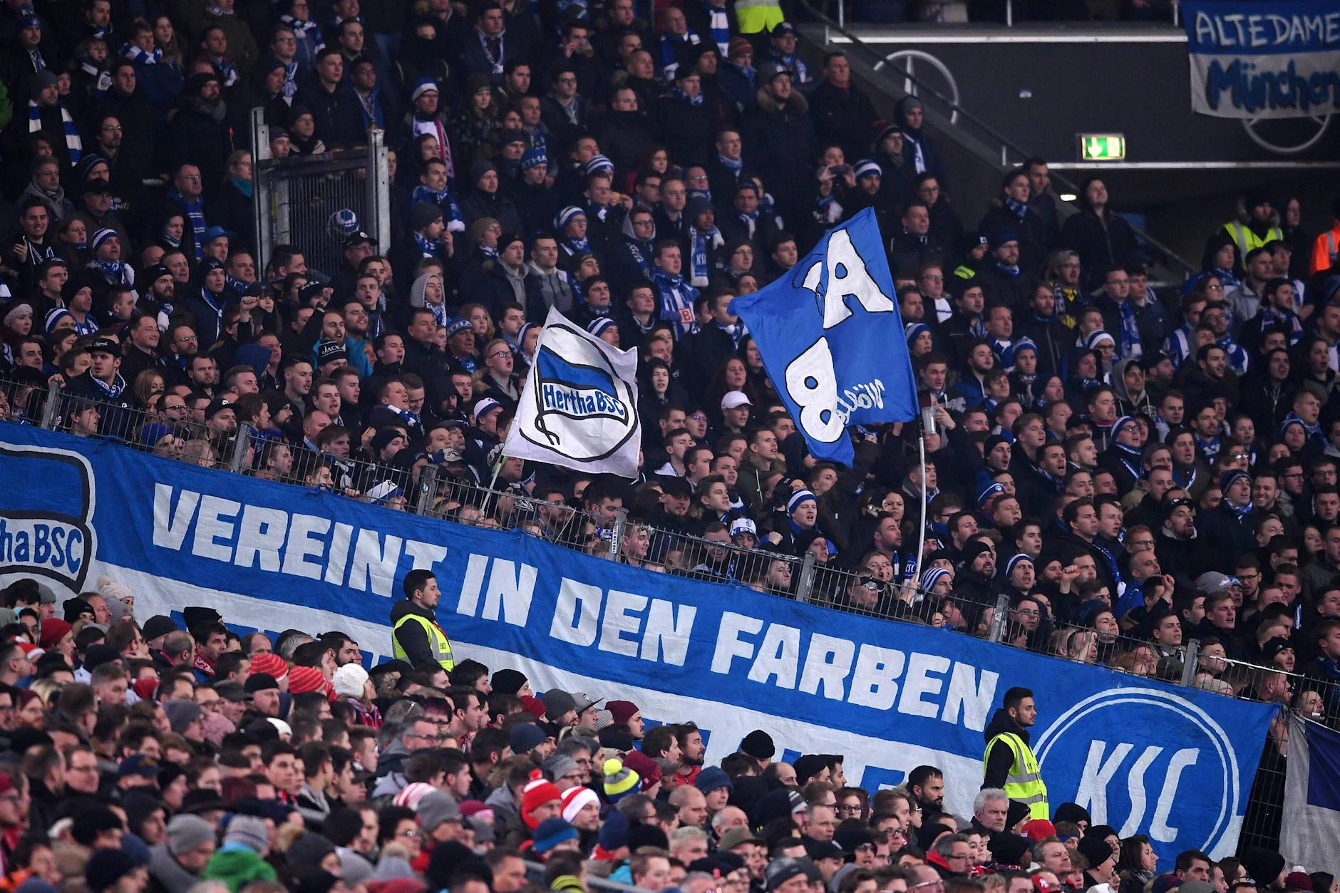 Eine ganz besondere Freundschaft pflegen die Fans von Hertha BSC und Karlsruher SC.