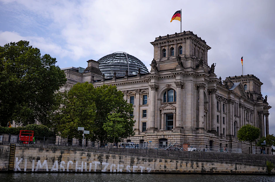 Der Reichstag in Berlin, Ort der Debatten und der Entscheidungen