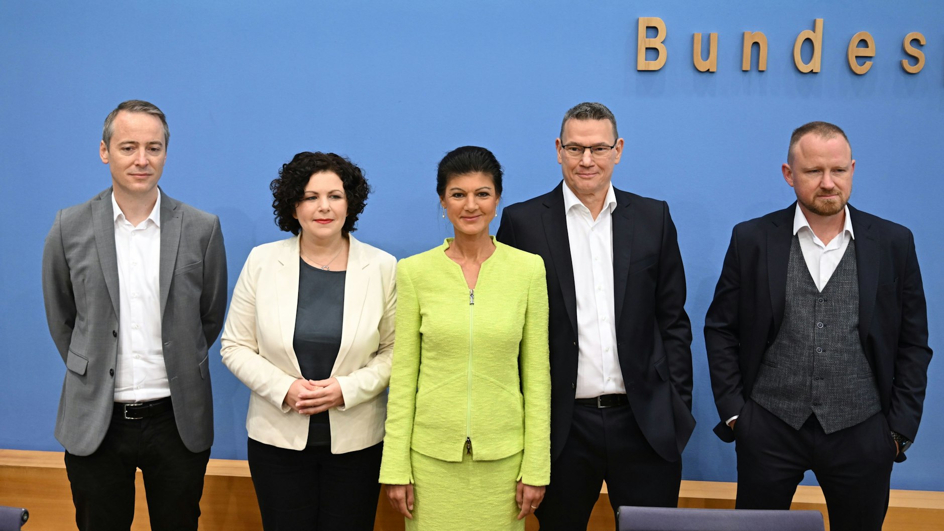 Die Vorstandsmitglieder des Vereins „Bündnis Sahra Wagenknecht – Für Vernunft und Gerechtigkeit“: Lukas Schön, Amira Mohamed Ali, Sahra Wagenknecht, Ralf Suikat und Christian Leye (v.l.n.r.)