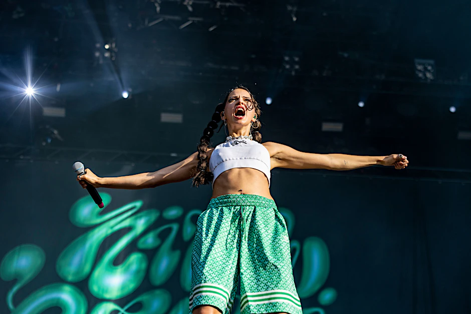 Nina Chuba beim Festival Juicy Beats 2023