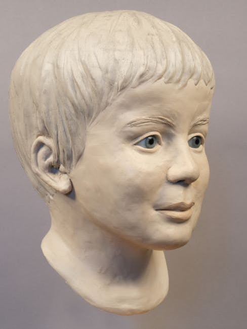 Die Gesichtsrekonstruktion zeigt, wie der Junge aus der Donau aussah. Wer kann Hinweise zur Identität des Kindes geben?