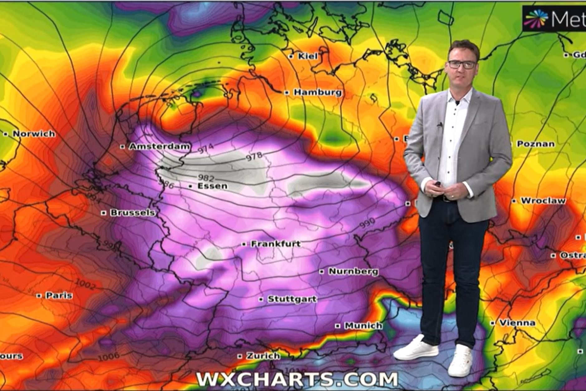 Meteorologe Dominik Jung von wetter.net warnt: In der kommenden Zeit ist viel Bewegung in der Atmosphäre, es könnte zu Stürmen und Orkanen kommen.