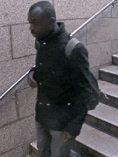 Die Polizei Berlin sucht diesen Verdächtigen.