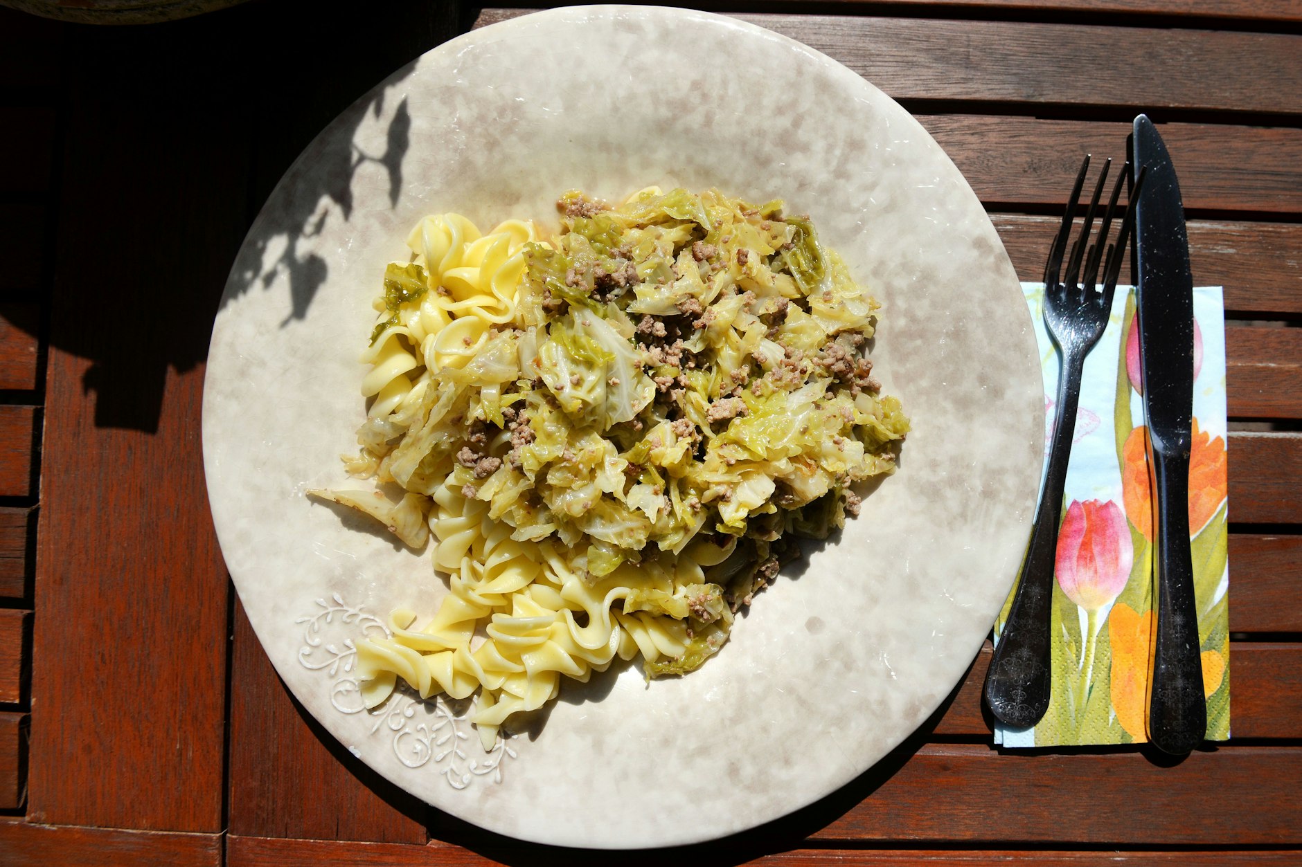 Dieses Rezept für Wirsing-Hack-Pfanne mit Nudeln ist einfach köstlich - probieren Sie es aus!