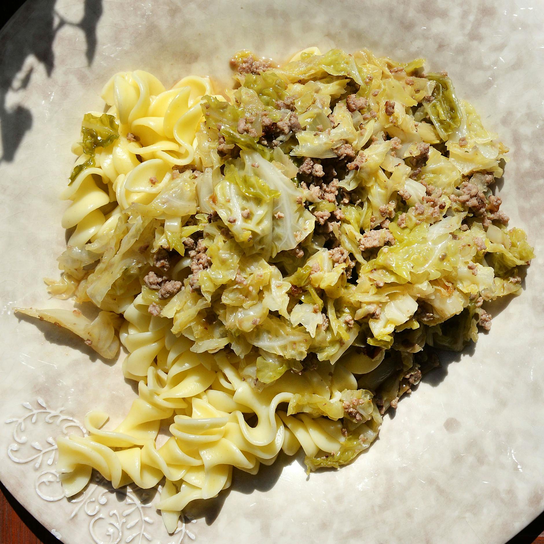 Echt deftig! Rezept für Wirsing-Hack-Pfanne mit Nudeln – so lecker ist Kohl