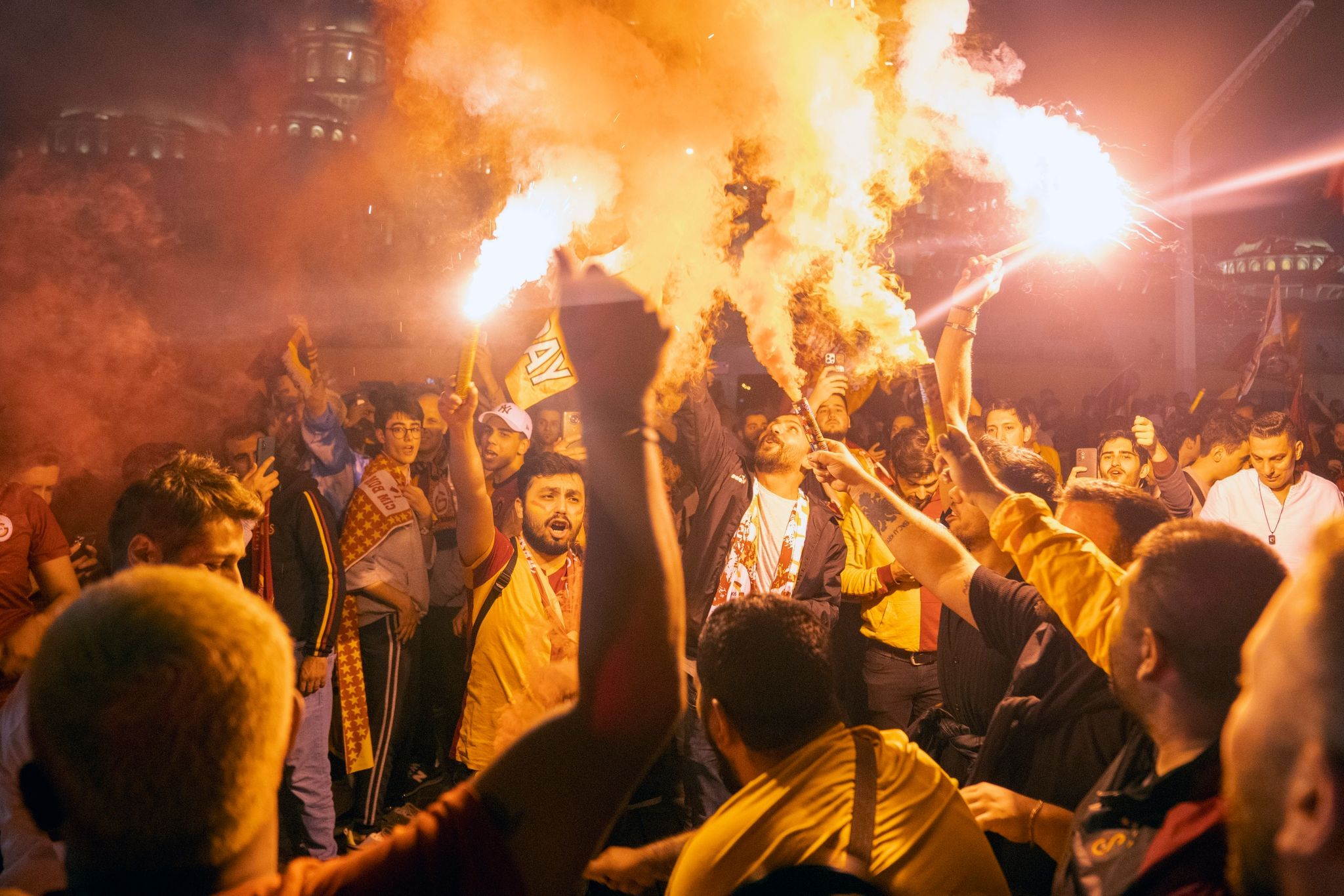 Türkei-Schock im Video: Bayern-Fans zerlegen Istanbul!