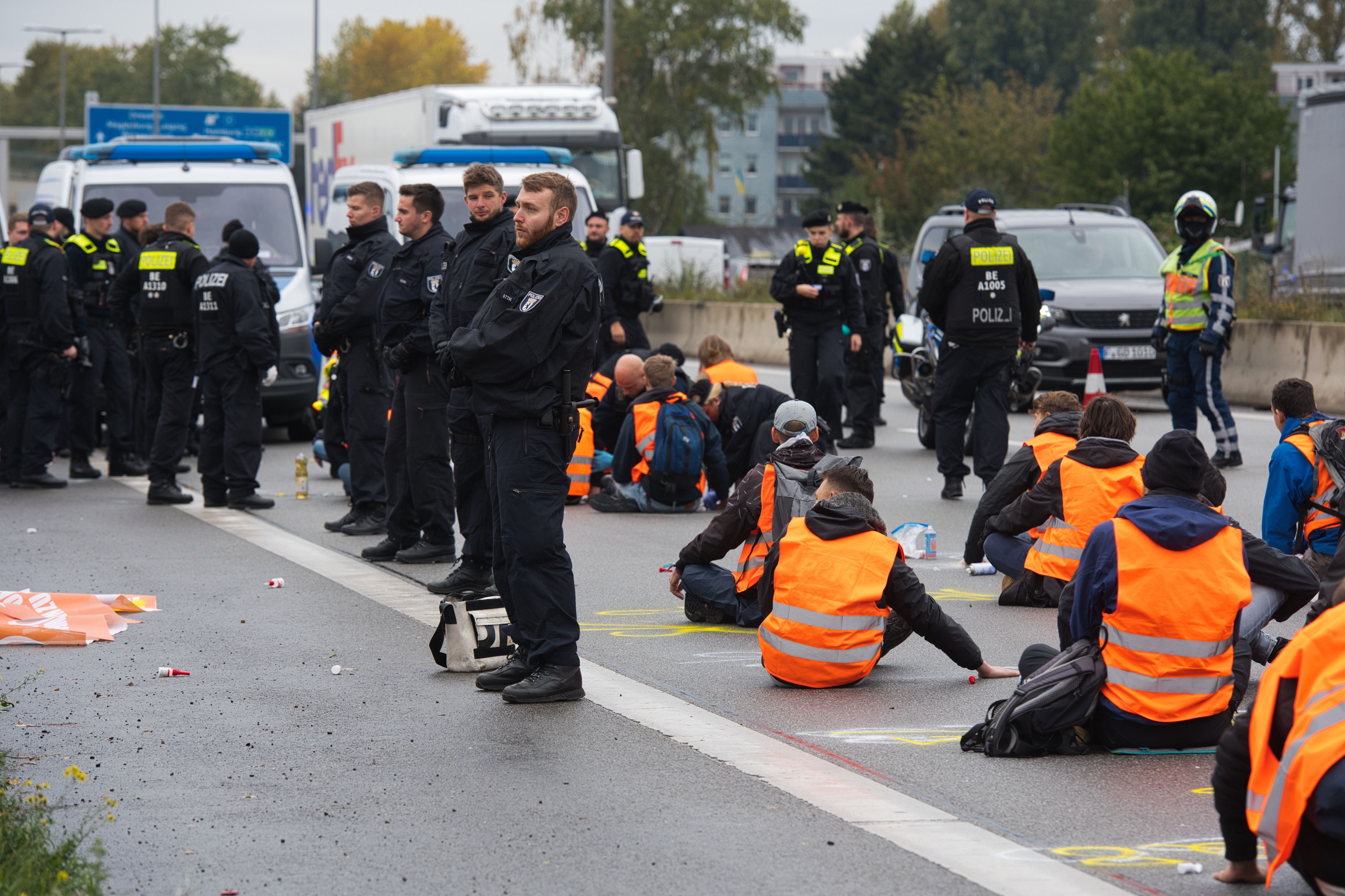 Live-Ticker: HIER Blockieren Die Klimakleber Gerade Berlins Straßen!