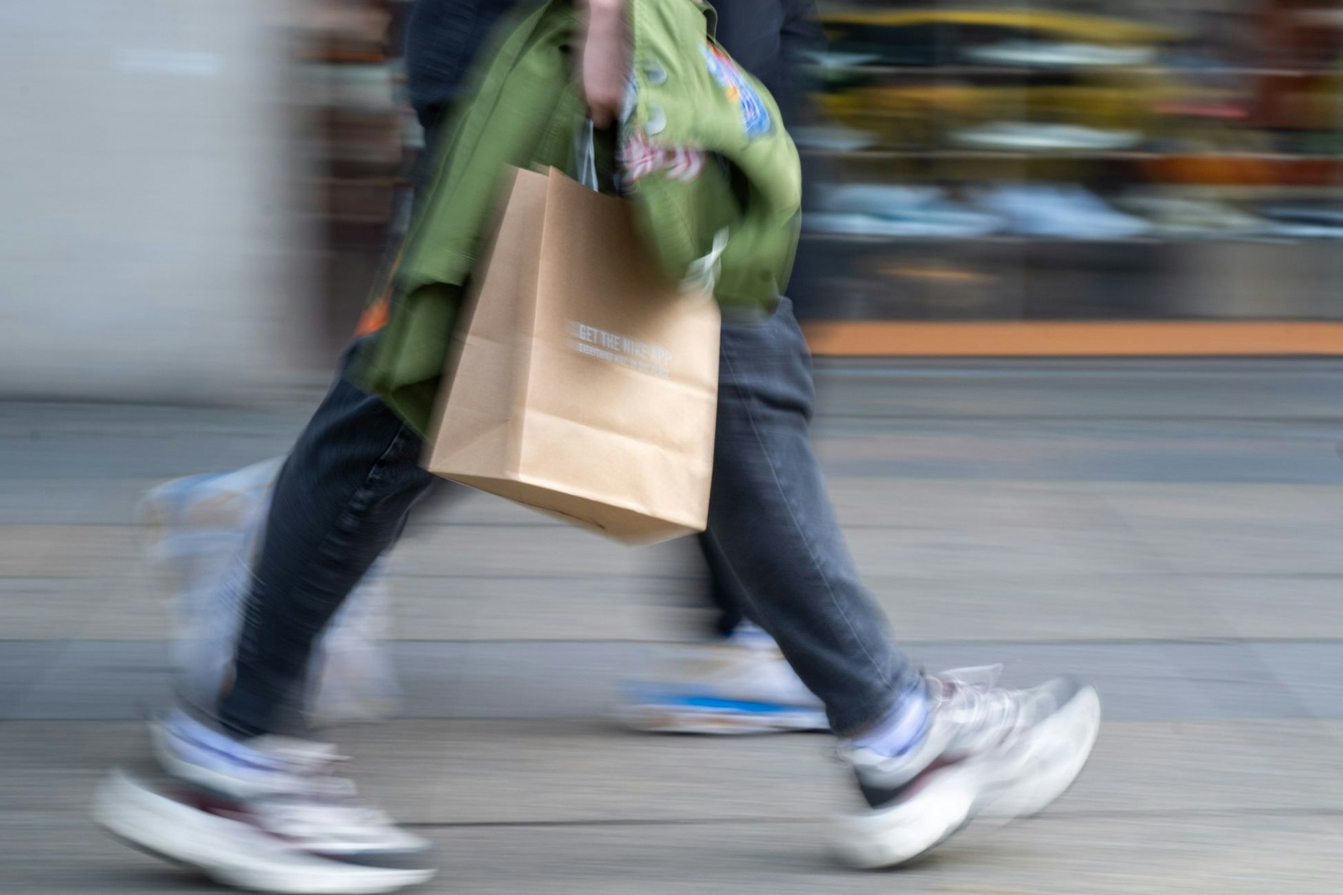 Online-Einkaufen oder in den Laden in der Stadt gehen - dabei kann man auch nervende Erfahrungen machen.&nbsp;&nbsp;