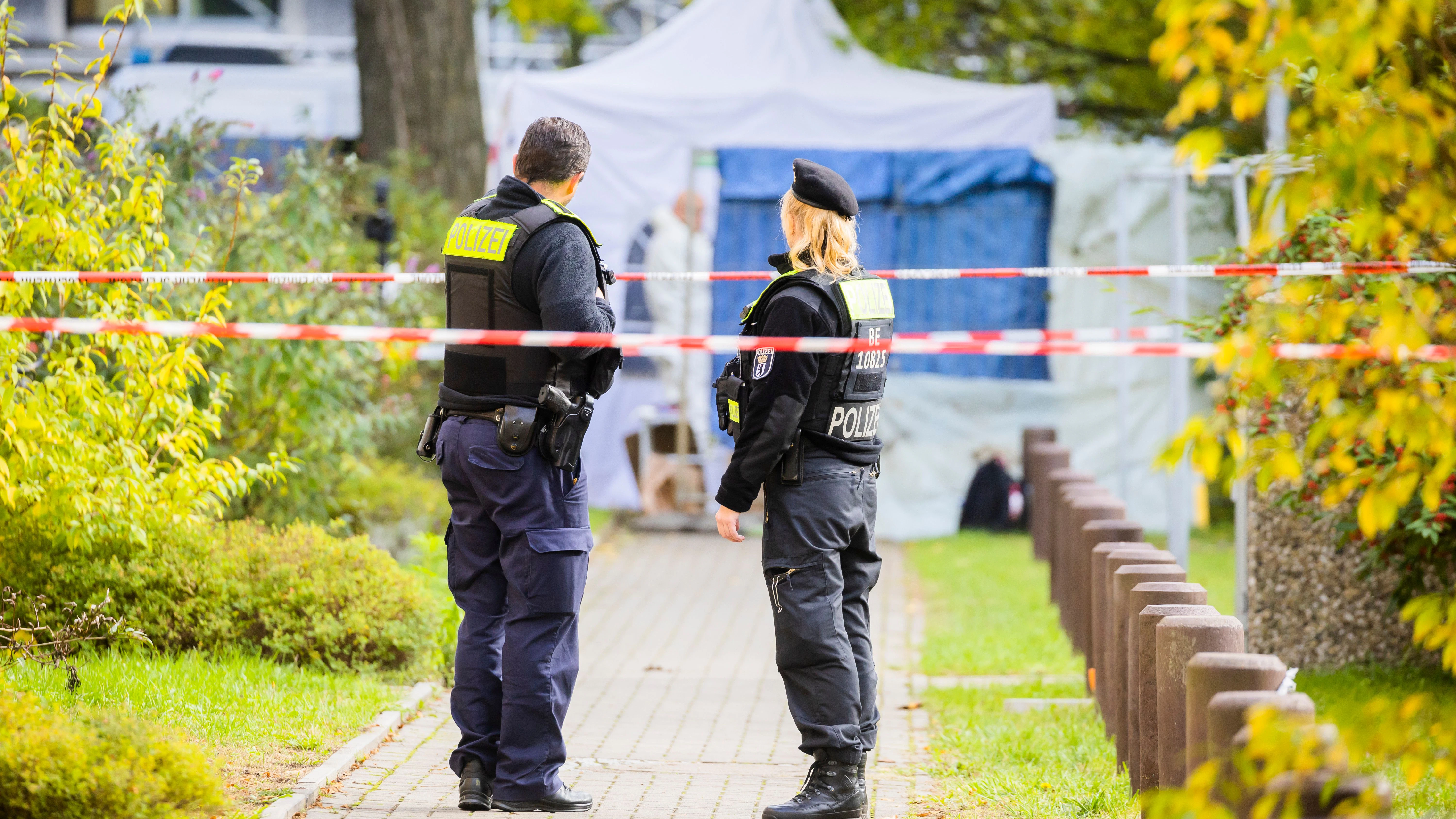 Die Ermittlungen im Fall der getöteten Frau aus Köpenick dauern an.