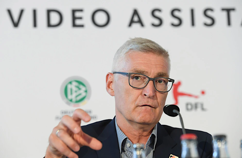 ARCHIV - DFB-Schiedsrichter-Obmann Lutz Michael Fröhlich kritisierte, dass Vincenzo Grifo gegen den VfL Bochum nicht vom Platz flog.  