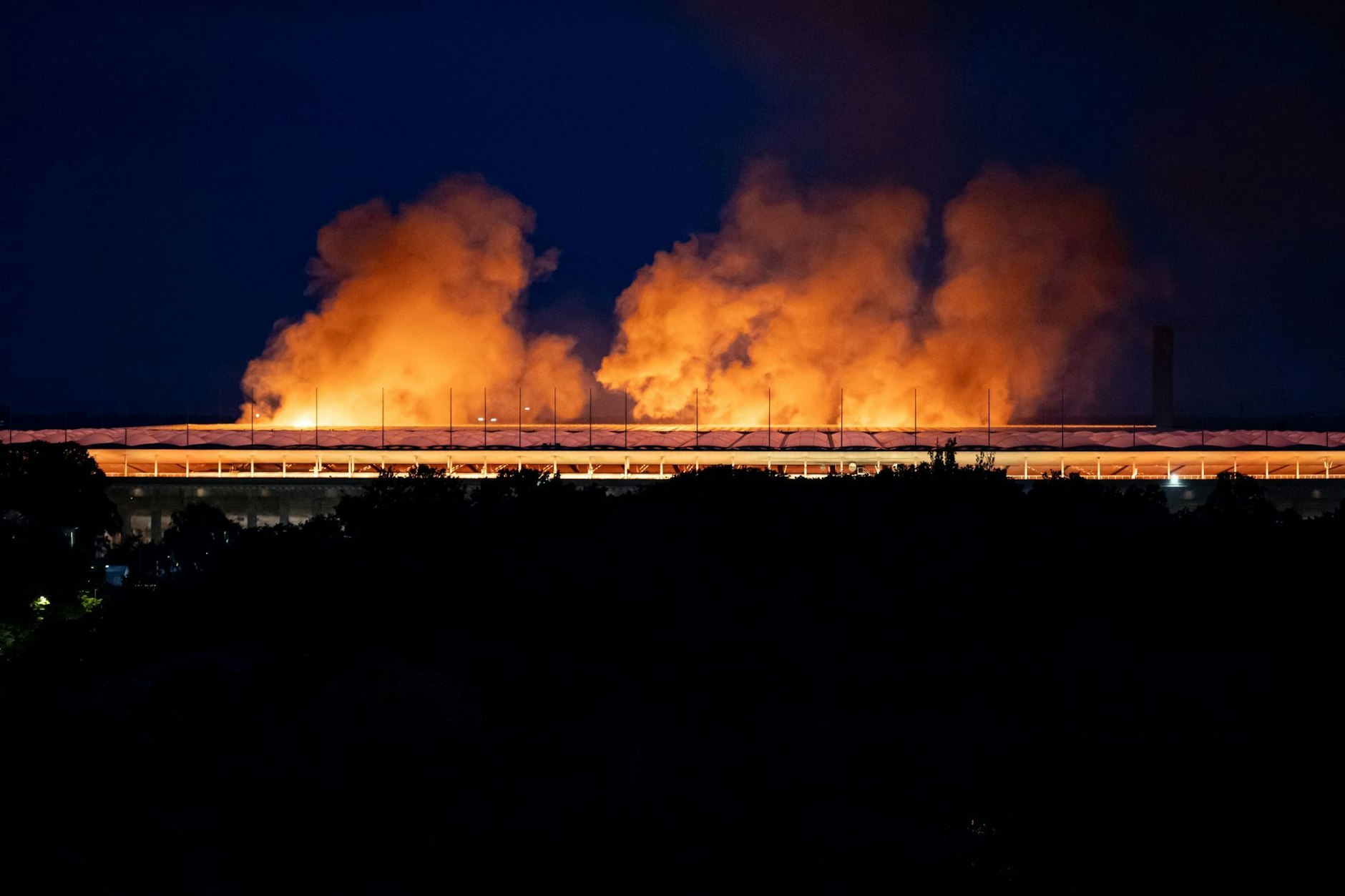 Rauchschwaden der Pyro-Show während des Rammstein-Konzerts im Juli 2023 in Berlin