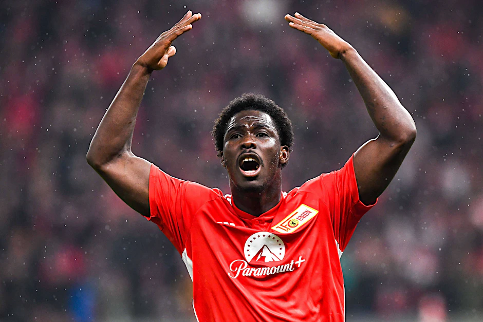 David Fofana wurde gegen die SSC Neapel 20 Minuten vor Schluss ausgewechselt. Daraufhin verweigerte der Stürmer Trainer Urs Fischer den Handschlag.