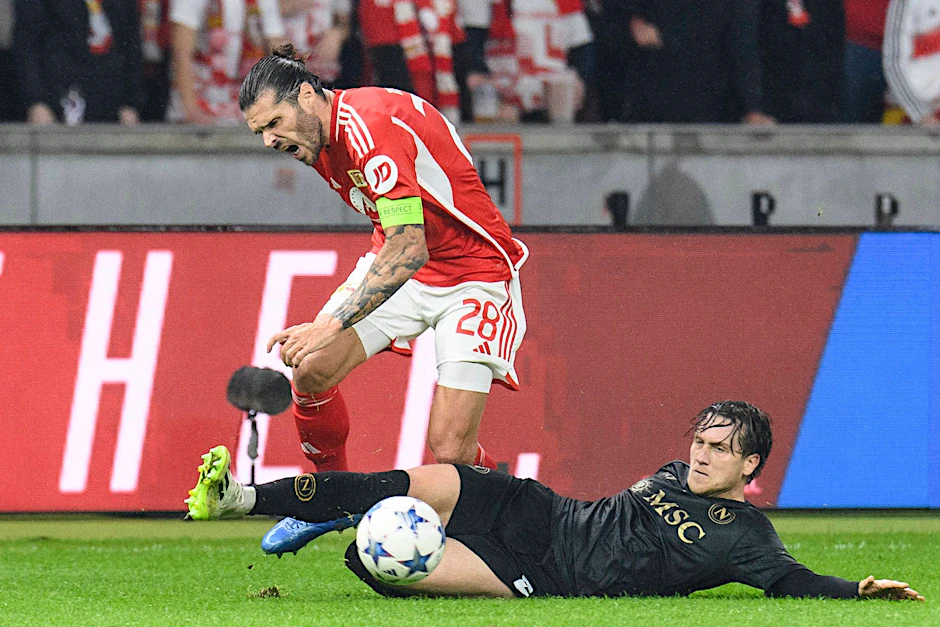 Harter Kampf: Christopher Trimmel (l.) und 1. FC Union Berlin haben auch gegen die SSC Neapel alles probiert, aber wieder verloren.