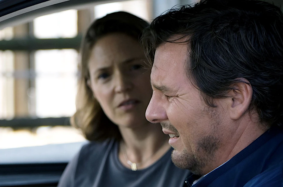 HANDOUT - Frank (Felix Klare) und seine Frau Sabina (Patricia Aulitzky) in einer Szene des TV-Missbrauchs-Dramas «Wir haben einen Deal».  