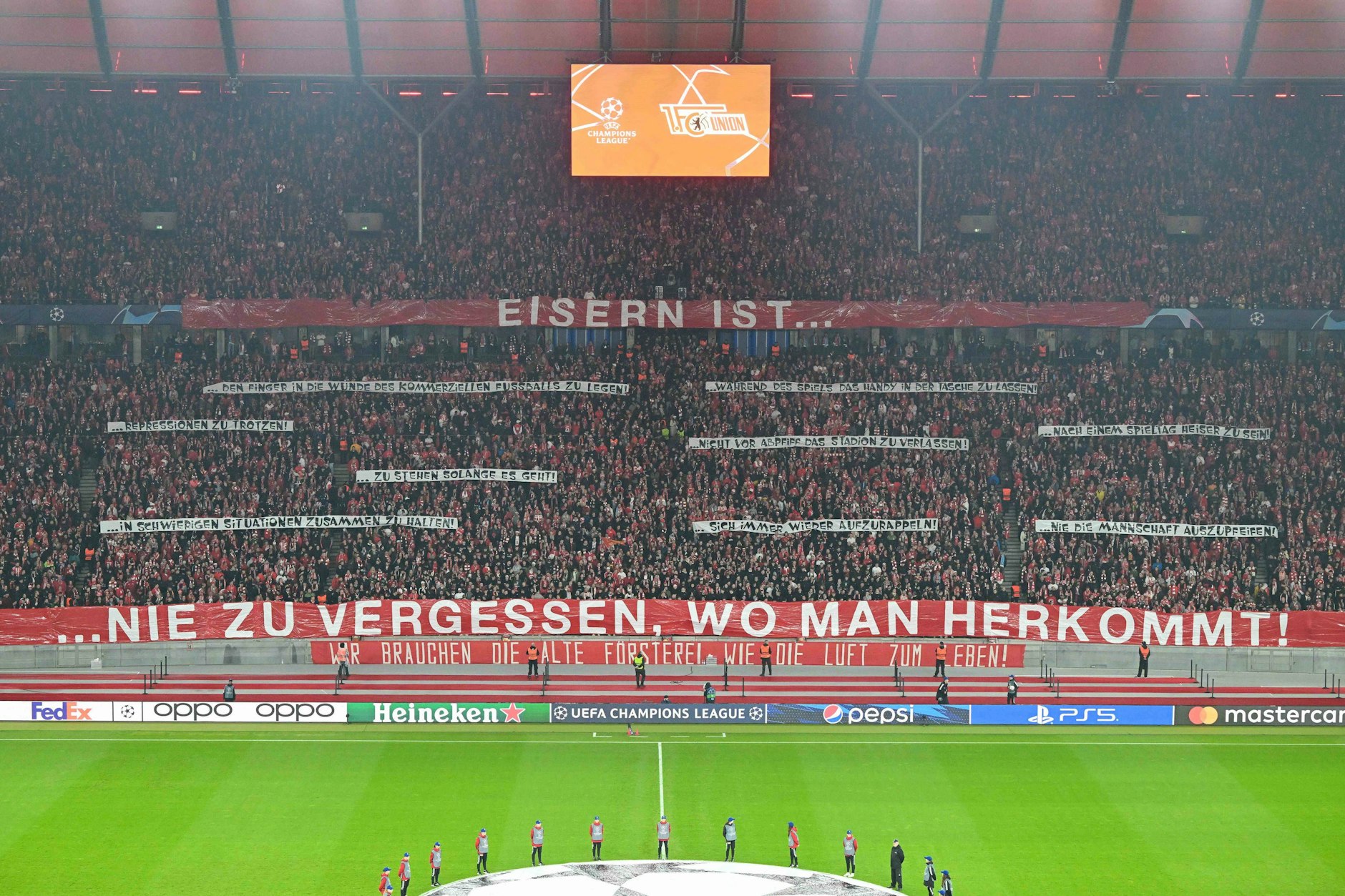 Für jeden, der es noch nicht mitbekommen hat, machten die Fans des 1. FC Union gegen Neapel deutlich, was es bedeutet, eisern zu sein.