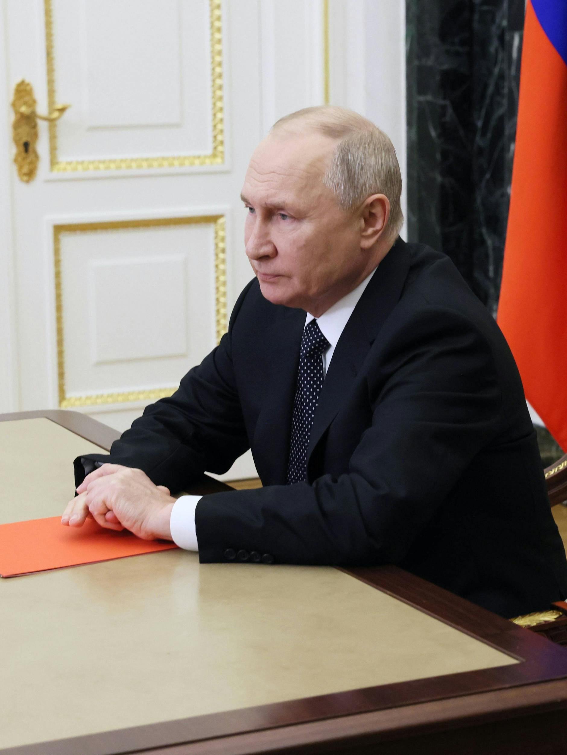 So kennen die Russen ihren Präsidenten Wladimir Putin aus dem Fernsehen.