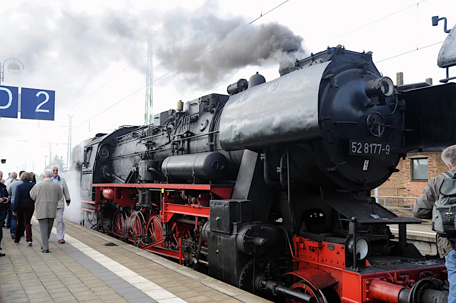 Mit dem Dampfzug nach Lübbenau (Gurkenzug): Eisenbahnfreunde fahren mit dem Dampfzug von Berlin in den Spreewald.