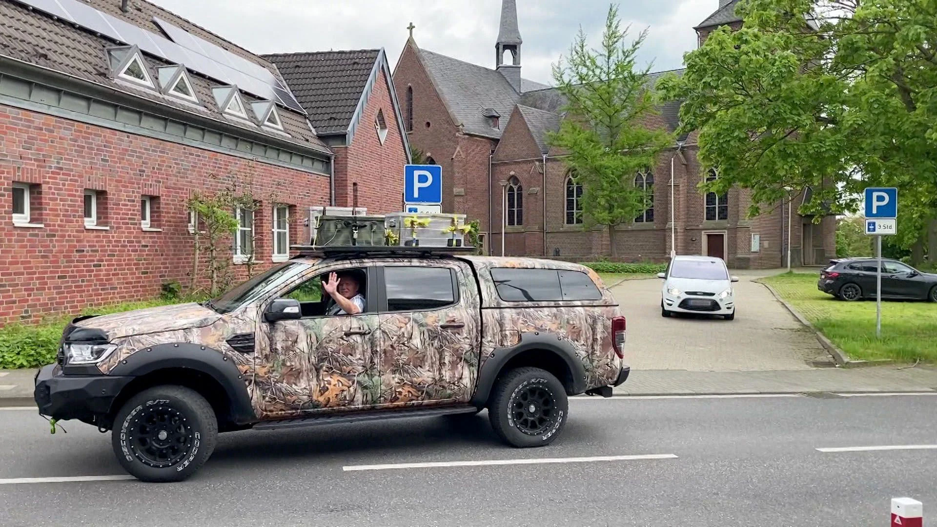 Es geht los! Peter, Harald und Flo starten in Ratheim ihren Roadtrip nach Ilica.
