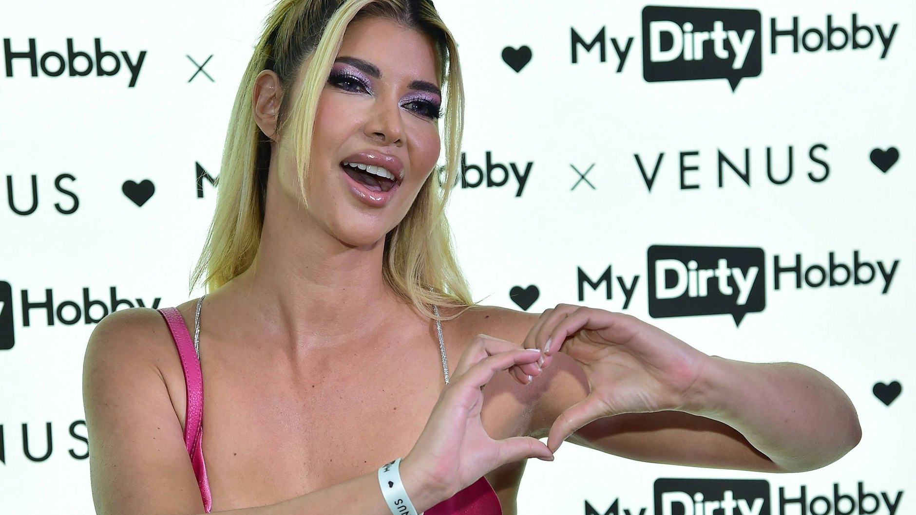 Micaela Schäfer wird wieder als Star-Gesicht bei der Venus auftreten.