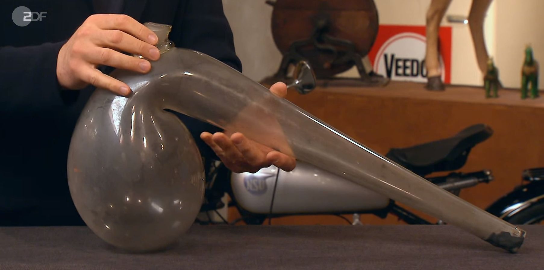 Schräges Ding bei „Bares für Rares“: Was ist DAS denn? Zuschauer rätseln