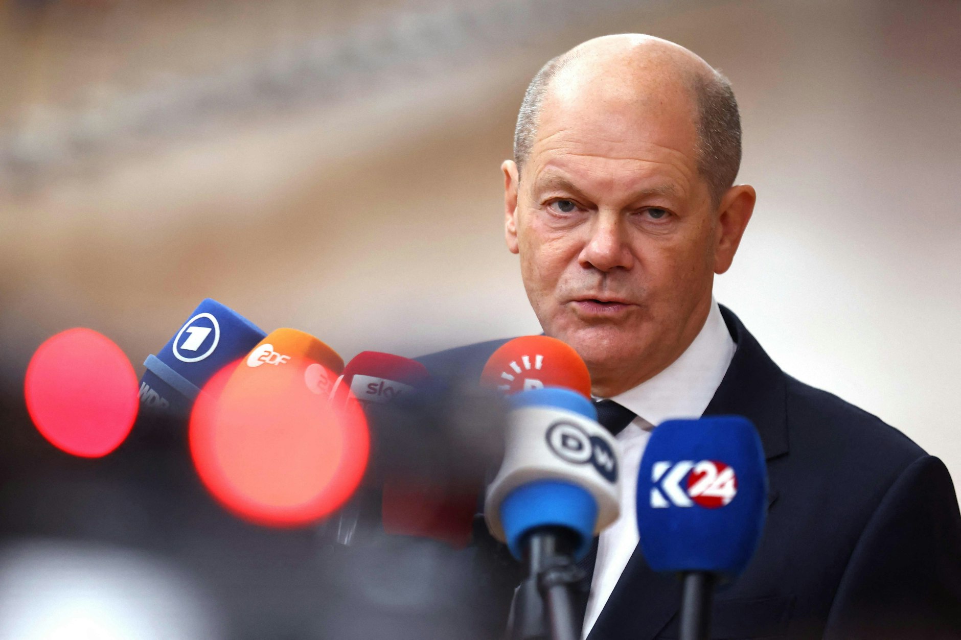Kanzler Olaf Scholz (SPD) gibt am Donnerstag in Brüssel ein Pressestatement.