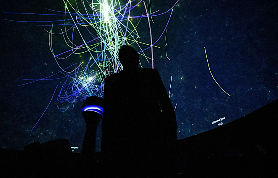 PRODUKTION - Eine Projektion im Deutschen Museum in der Sonderausstellung «100 Jahre Planetarium».  