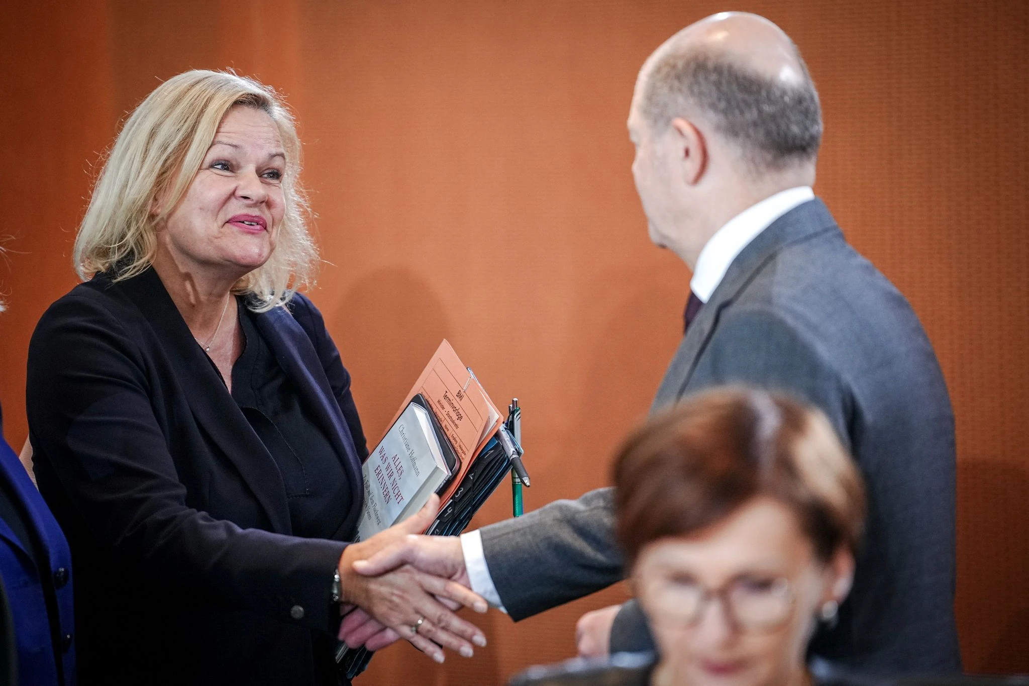 Die Bundesregierung will die Zahl der kurzfristig gescheiterten Abschiebungen reduzieren.  