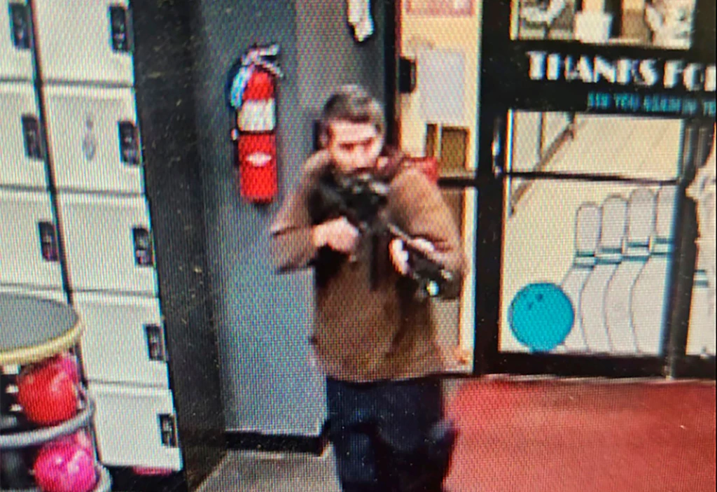 Amok-Horror! Schütze tötet mindestens 22 Menschen, Polizei jagt den Killer