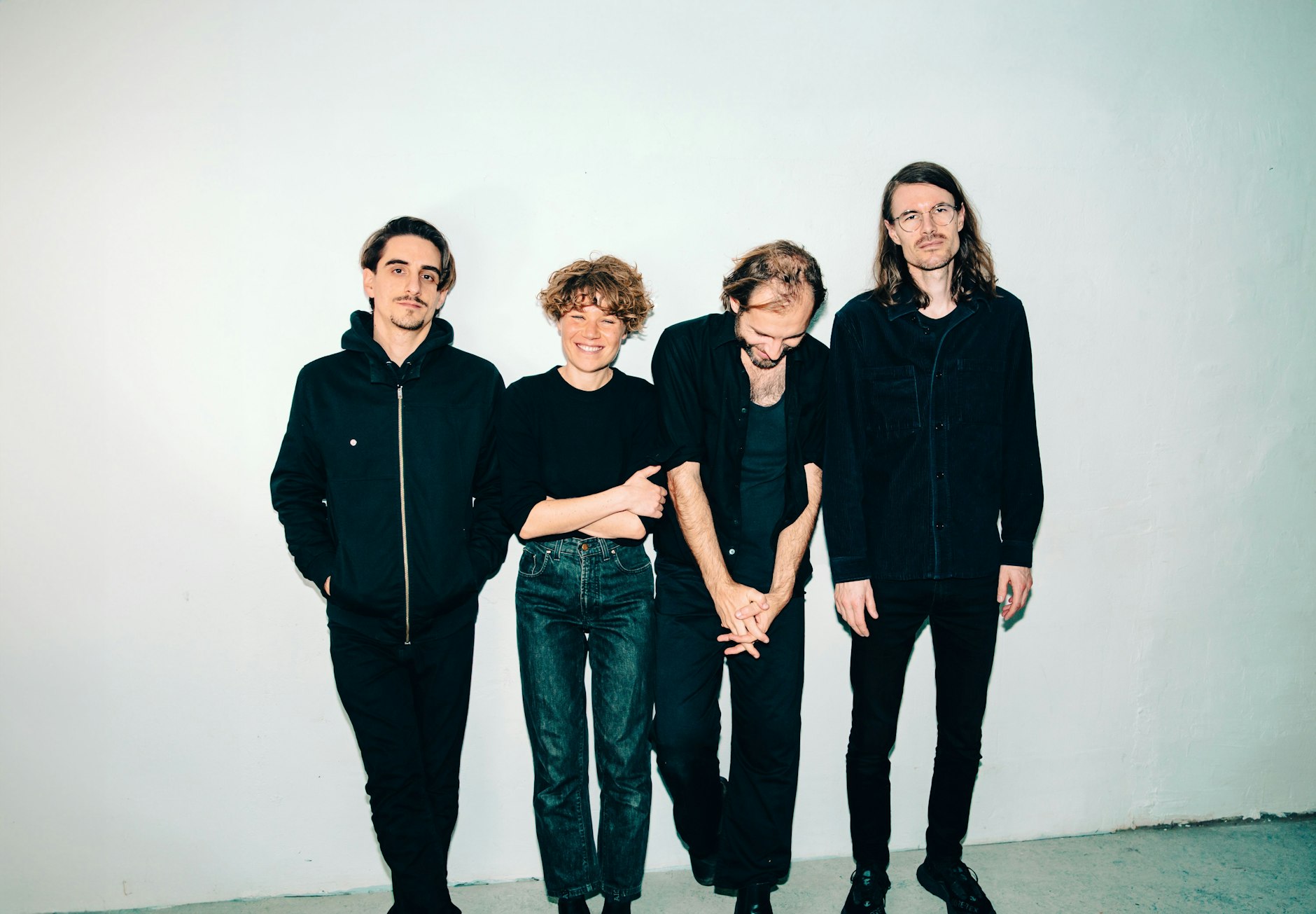 Was Heißt Mode Auf Deutsch Hope und ihr neues Album „Navel“: Das ist die Berliner Band, die mit