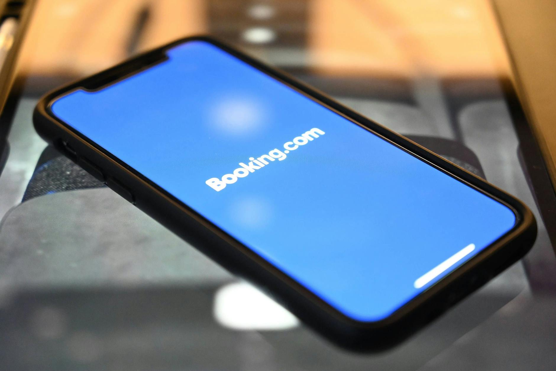 Zahlreiche Kunden von Booking.com müssen sich derzeit mit einer Betrugsmasche herumschlagen.